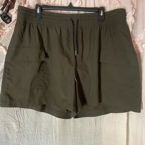 Old Navy StretchTech collection feature quick-drying, water-repellent fabric XL